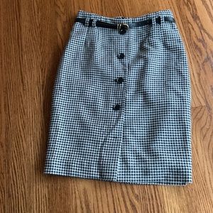 H&M size 2 skirt. Taupe and black herringbone with skinny black belt.